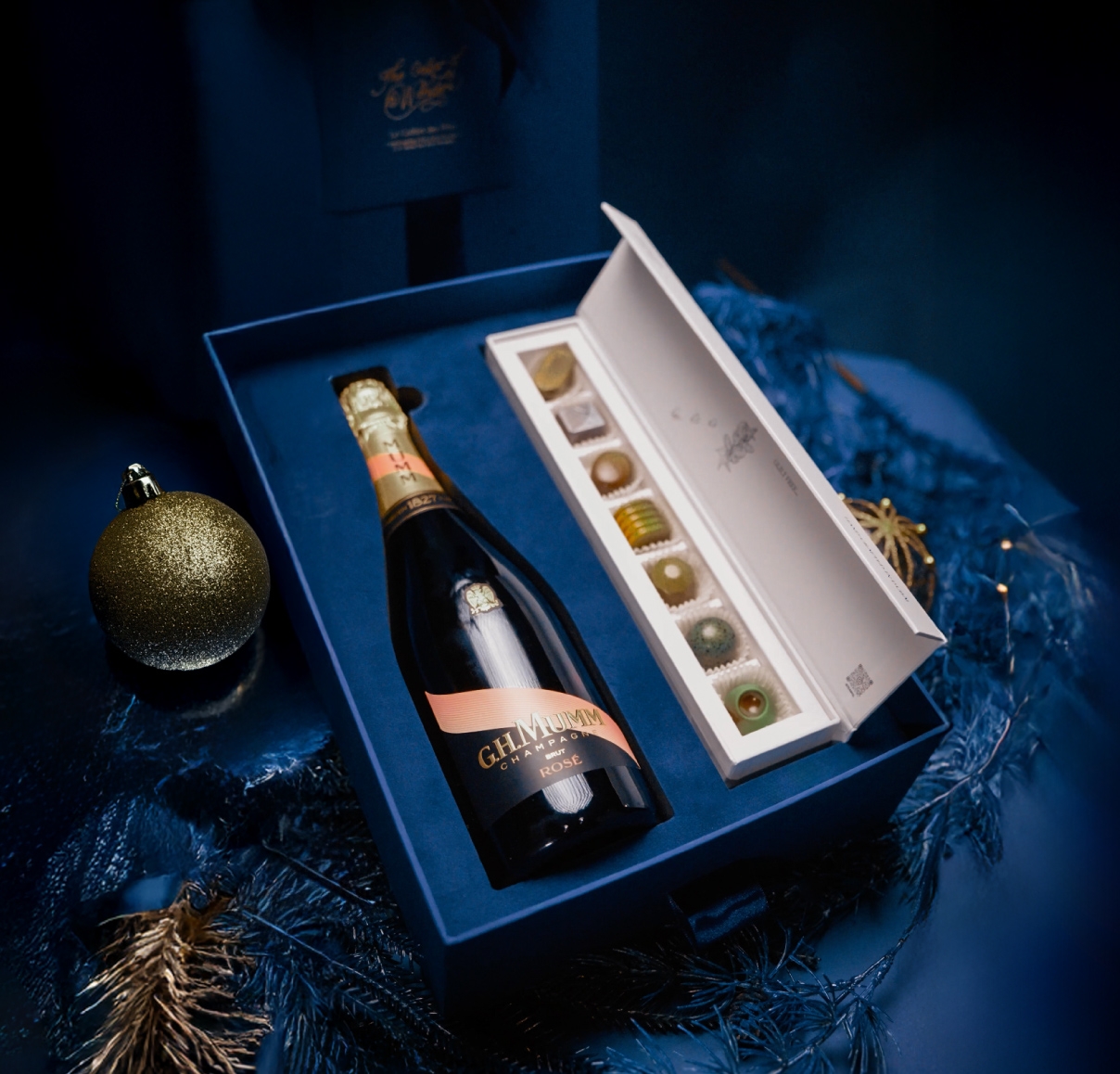 Le Coffret des Fêtes - Champagne & Artisan Chocolate Gift Box