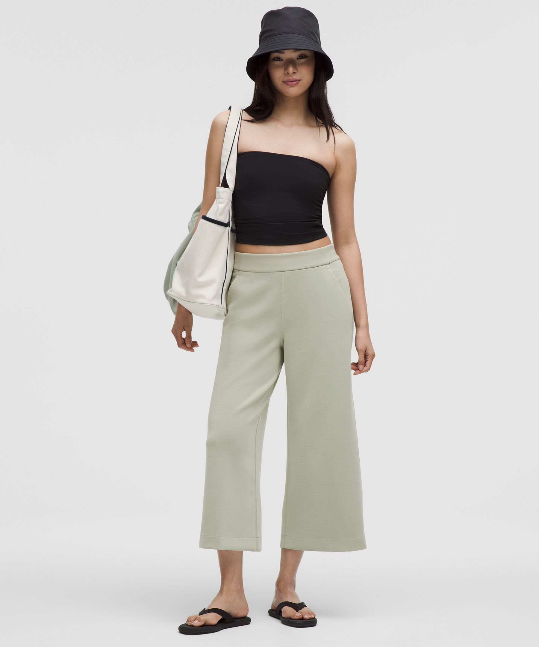 Softstreme™ High-Rise Wide-Leg Crop Pantolon hover